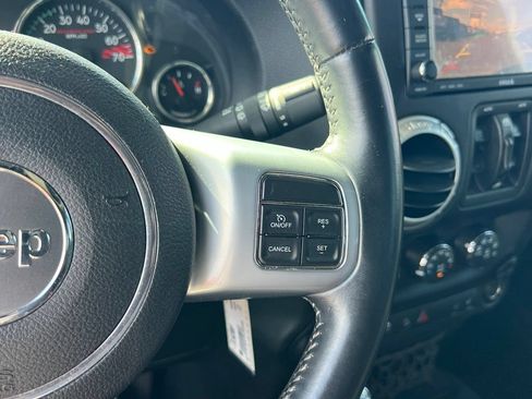 Used 2015 Jeep Wrangler Unlimited Rubicon AWD/4WD image 21