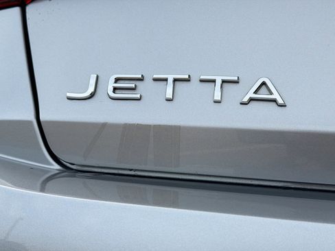 Used 2024 Volkswagen Jetta SE image 11
