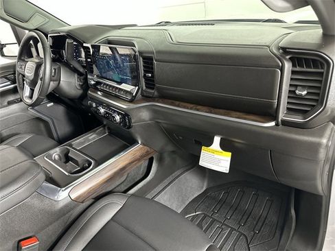 Used 2025 GMC Sierra 2500 SLT w/ SLT Premium Package image 30