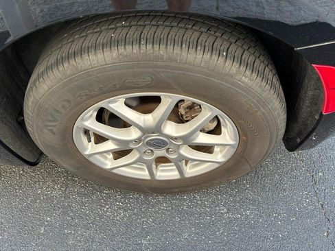 Used 2024 Chrysler Pacifica Touring-L FWD image 9