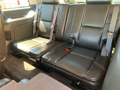 Used 2011 Cadillac Escalade Luxury RWD image 25
