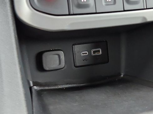 Used 2023 GMC Acadia SLE FWD image 23