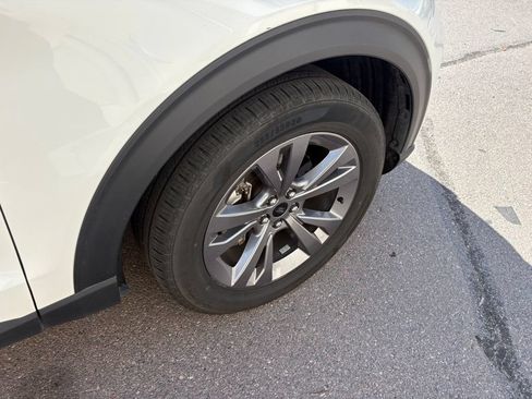 Used 2022 Ford Explorer XLT w/ Equipment Group 202A AWD/4WD image 14