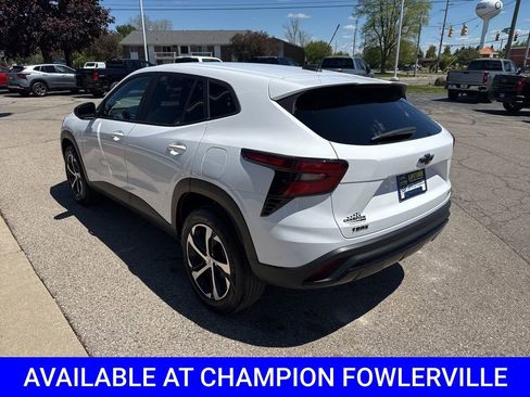 Used 2024 Chevrolet Trax RS w/ Driver Confidence Package FWD image 4