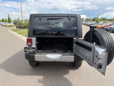 Used 2017 Jeep Wrangler Unlimited Sahara w/ Connectivity Group AWD/4WD image 19
