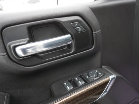 Used 2021 Chevrolet Silverado 1500 LT Trail Boss w/ Convenience Package II image 19