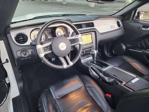 Used 2010 Ford Mustang GT Premium image 15