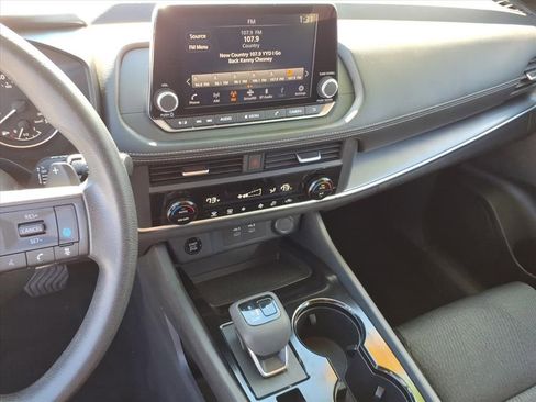 Used 2024 Nissan Rogue SV image 25