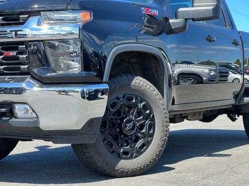 Used 2021 Chevrolet Silverado 2500 LT w/ Convenience Package AWD/4WD image 2