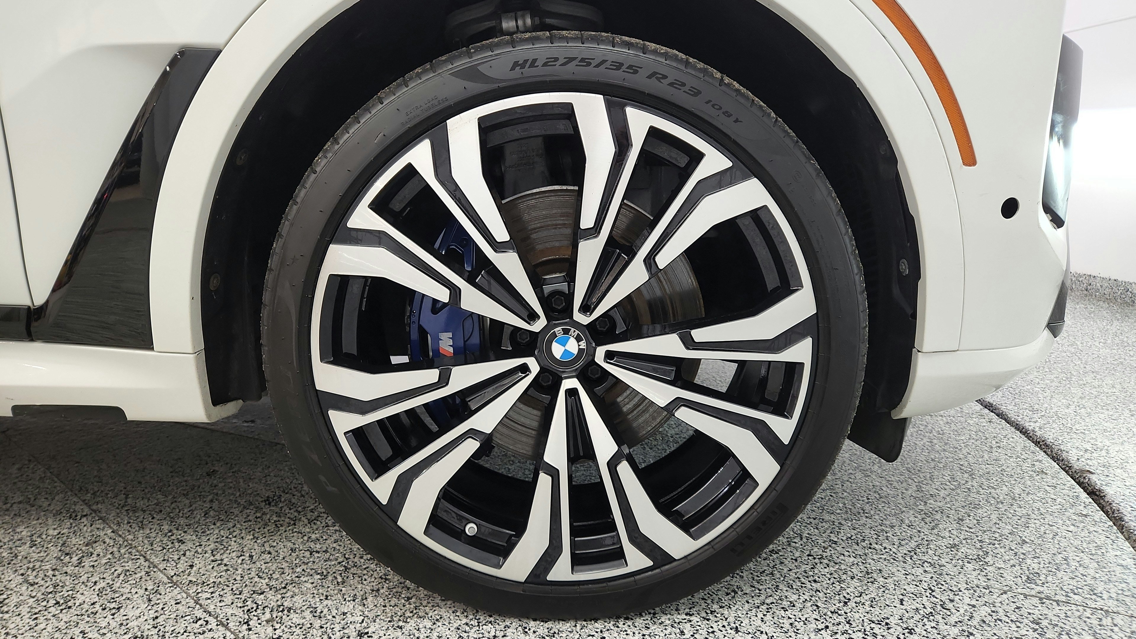 Used 2023 BMW X7 xDrive40i w/ M Sport Package AWD/4WD image 42