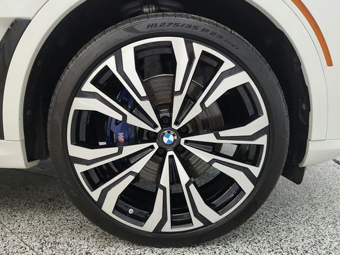 Used 2023 BMW X7 xDrive40i w/ M Sport Package AWD/4WD image 42
