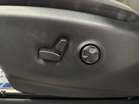 Used 2022 Chrysler Voyager LX image 23