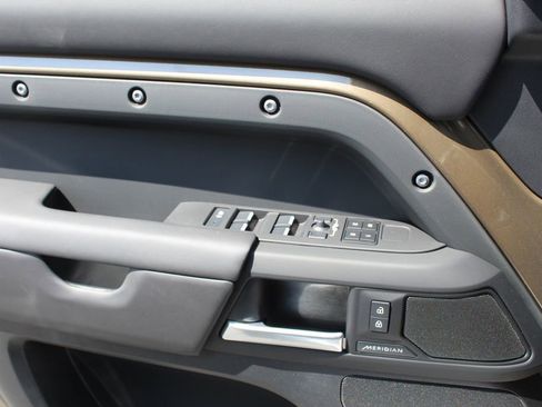 Used 2025 Land Rover Defender 130 S image 16