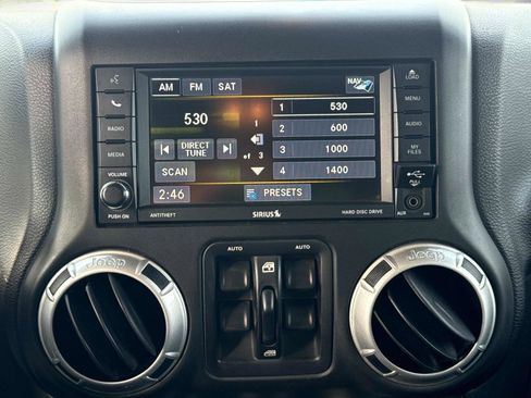 Used 2015 Jeep Wrangler Unlimited Rubicon image 21