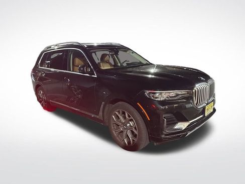 Used 2022 BMW X7 xDrive40i w/ Cold Weather Package image 2