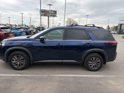 Used 2022 Nissan Pathfinder SV image 8