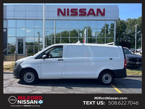 Used 2023 Mercedes-Benz Metris image 2