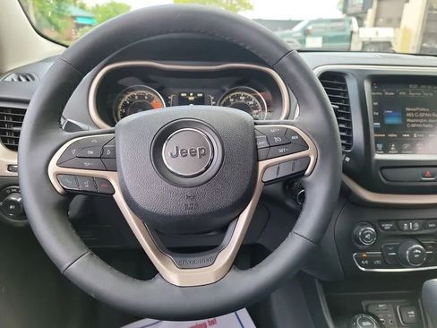 Used 2016 Jeep Cherokee Latitude w/ Cold Weather Group AWD/4WD image 13