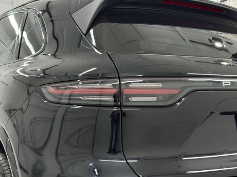 Certified 2022 Porsche Cayenne S image 18