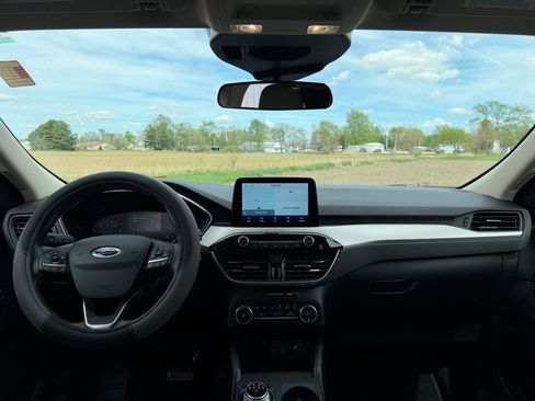 Used 2020 Ford Escape SE image 12