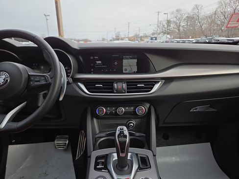 Used 2022 Alfa Romeo Stelvio Veloce image 24