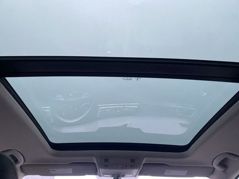 Used 2020 Volkswagen Tiguan SE w/ Panoramic Sunroof Package image 26