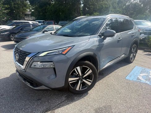 Used 2023 Nissan Rogue SL FWD image 2