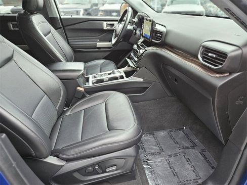 Used 2022 Ford Explorer Limited w/ Equipment Group 301A image 9