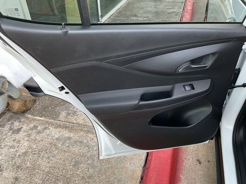 Used 2025 Buick Envista Preferred image 18