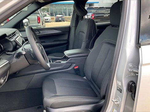 New 2025 Jeep Grand Cherokee Laredo X image 8