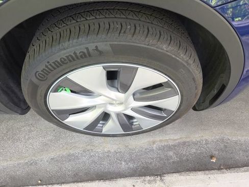 Used 2023 Tesla Model Y AWD image 3