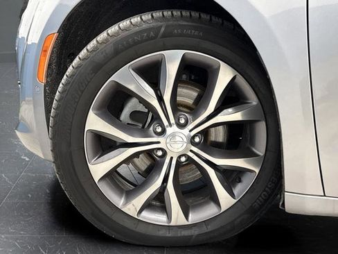 Used 2019 Chrysler Pacifica Limited image 39