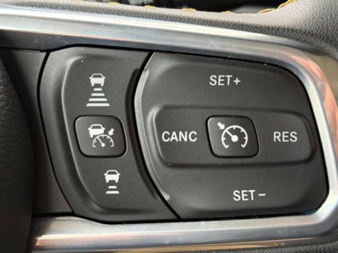 Used 2024 Jeep Wrangler Sahara image 33