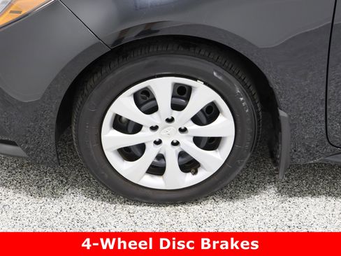Used 2022 Toyota Corolla LE image 11