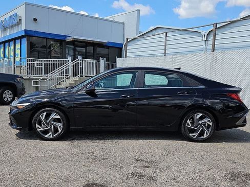 Used 2025 Hyundai Elantra Limited FWD image 7