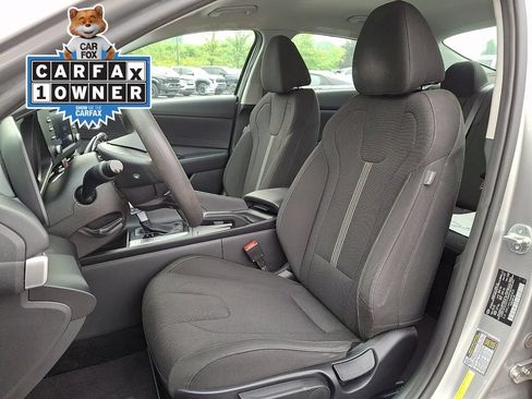 Used 2021 Hyundai Elantra SE FWD image 15