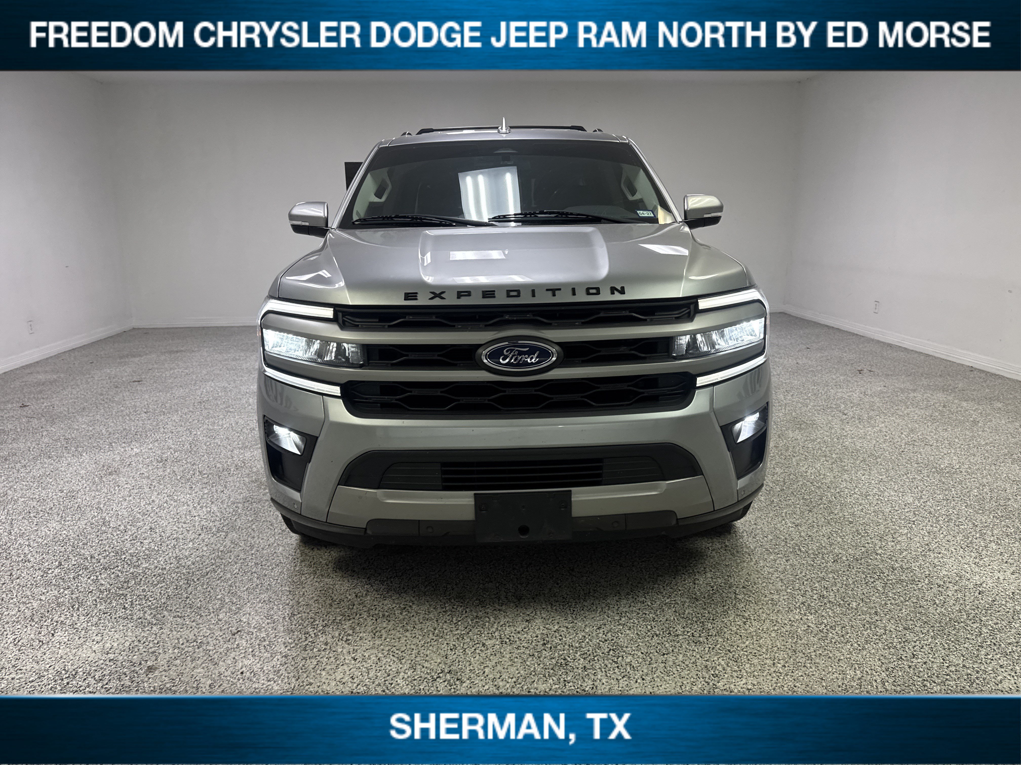 Used 2024 Ford Expedition XLT RWD image 2