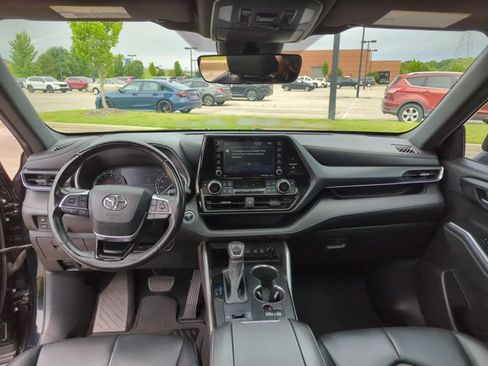 Used 2021 Toyota Highlander XSE FWD image 20