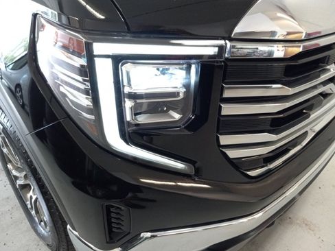 Used 2025 GMC Sierra 1500 SLT AWD/4WD image 5