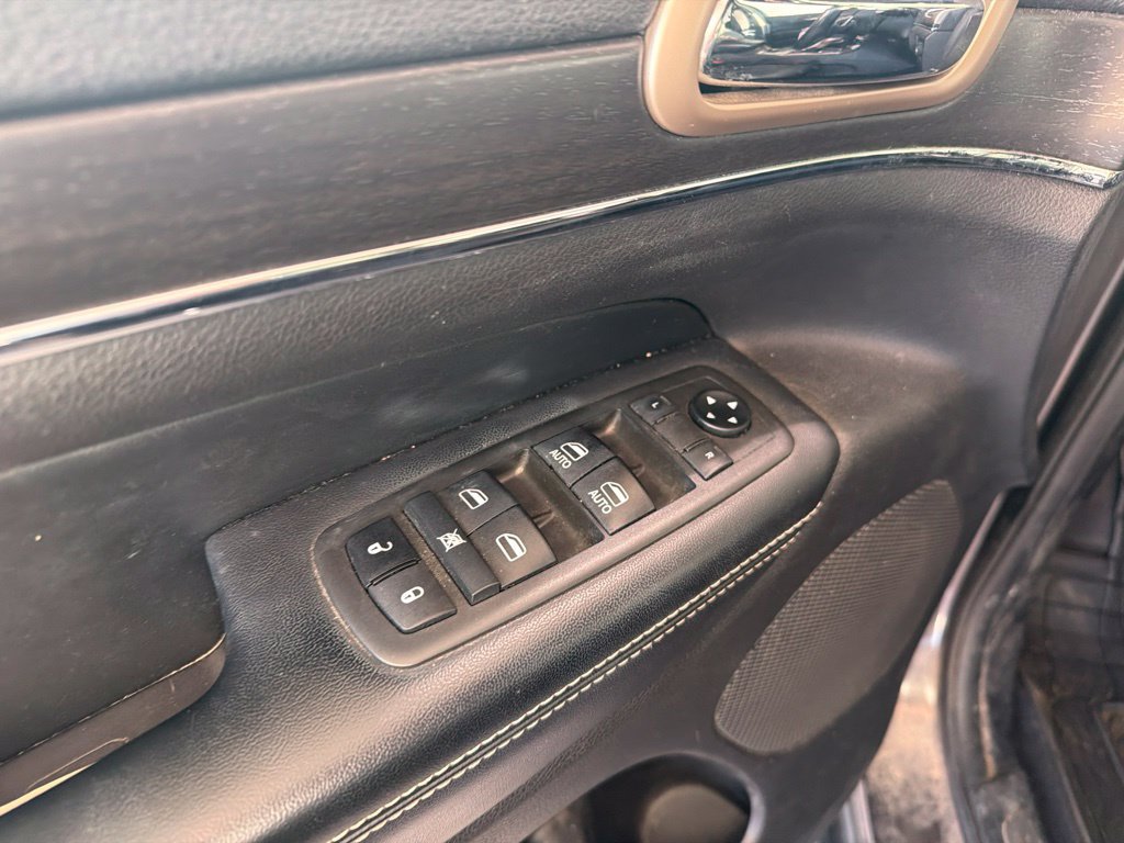 Used 2017 Jeep Grand Cherokee Limited AWD/4WD image 10