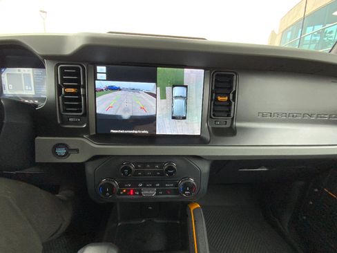 Used 2022 Ford Bronco Badlands image 11