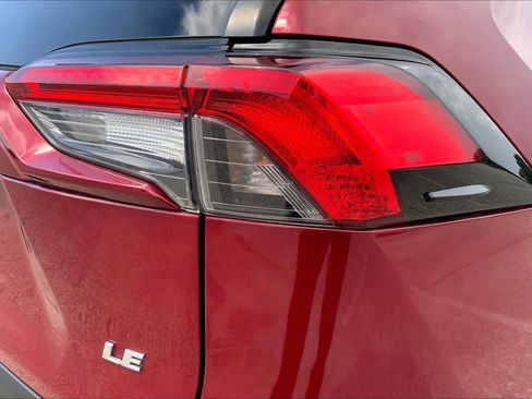 Used 2021 Toyota RAV4 LE FWD image 30