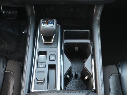 Used 2022 Nissan Pathfinder SL FWD image 14