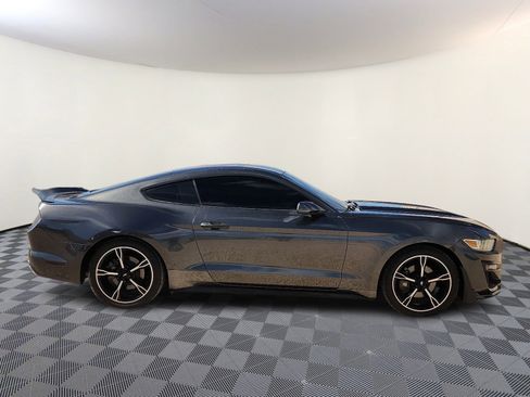 Used 2017 Ford Mustang Coupe image 5