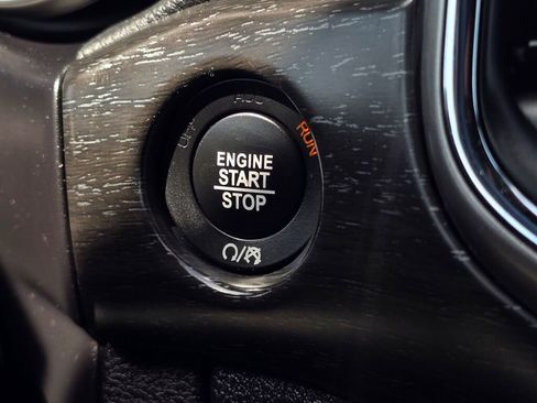 Used 2018 Jeep Grand Cherokee Altitude AWD/4WD image 32