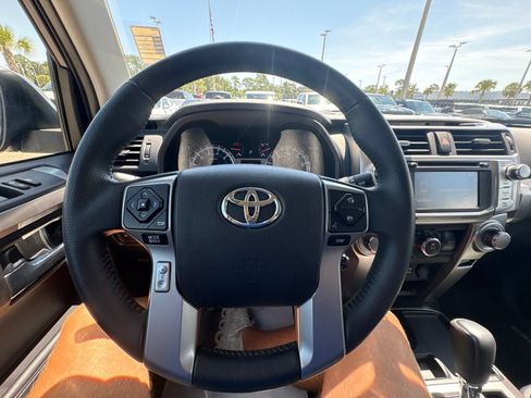 Used 2018 Toyota 4Runner SR5 Premium RWD image 18
