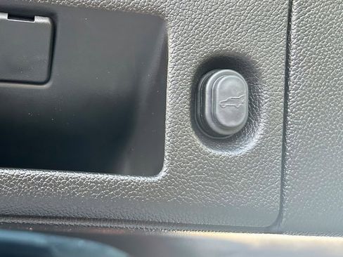 Used 2018 GMC Yukon Denali w/ Denali Ultimate Package image 16