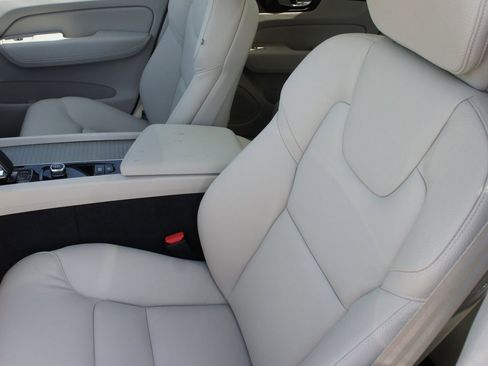 New 2025 Volvo XC60 B5 Plus w/ Protection Package Premier image 21