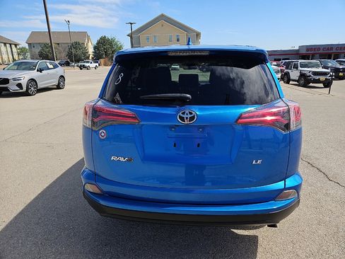 Used 2017 Toyota RAV4 LE image 4
