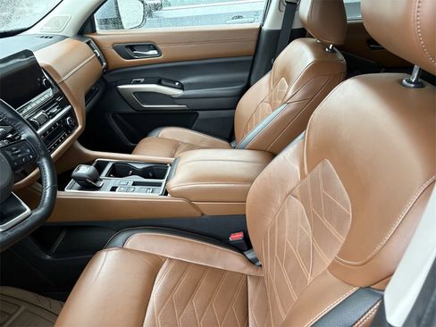 Used 2022 Nissan Pathfinder Platinum w/ Cargo Package image 8